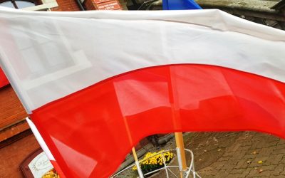 Biało czerwone flagi zdobią Kętrzyn