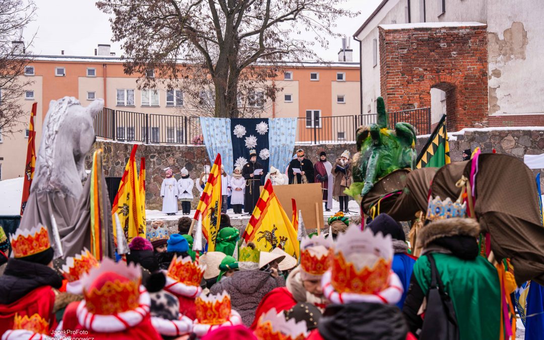 Barwny Orszak Trzech Króli przeszedł ulicami Kętrzyna