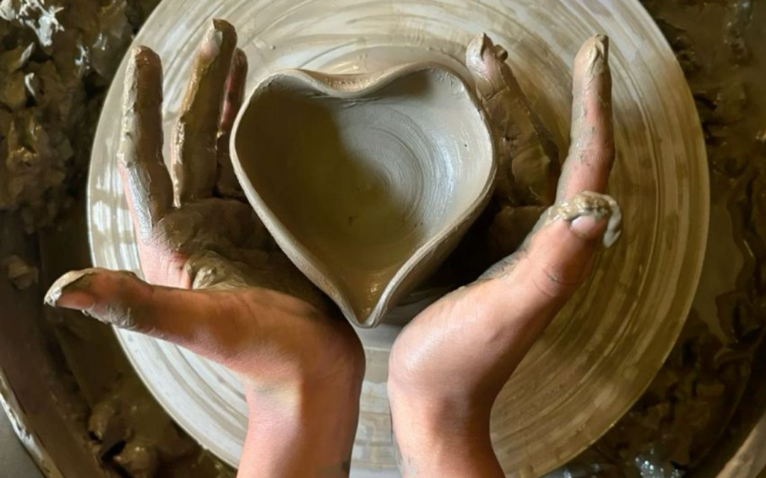 Warsztaty ceramiczne z okazji Dnia Matki – ZAPISY