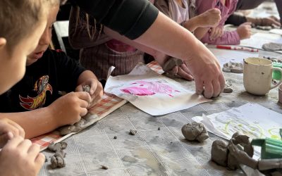 MAŁA FORMA RZEŹBIARSKA – ZAJĘCIA SENSORYCZNE W KCK 